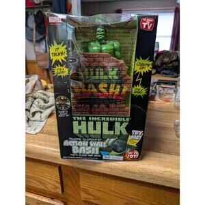 The Incredible Hulk Talking Illuminated Action Wall Bash Bank